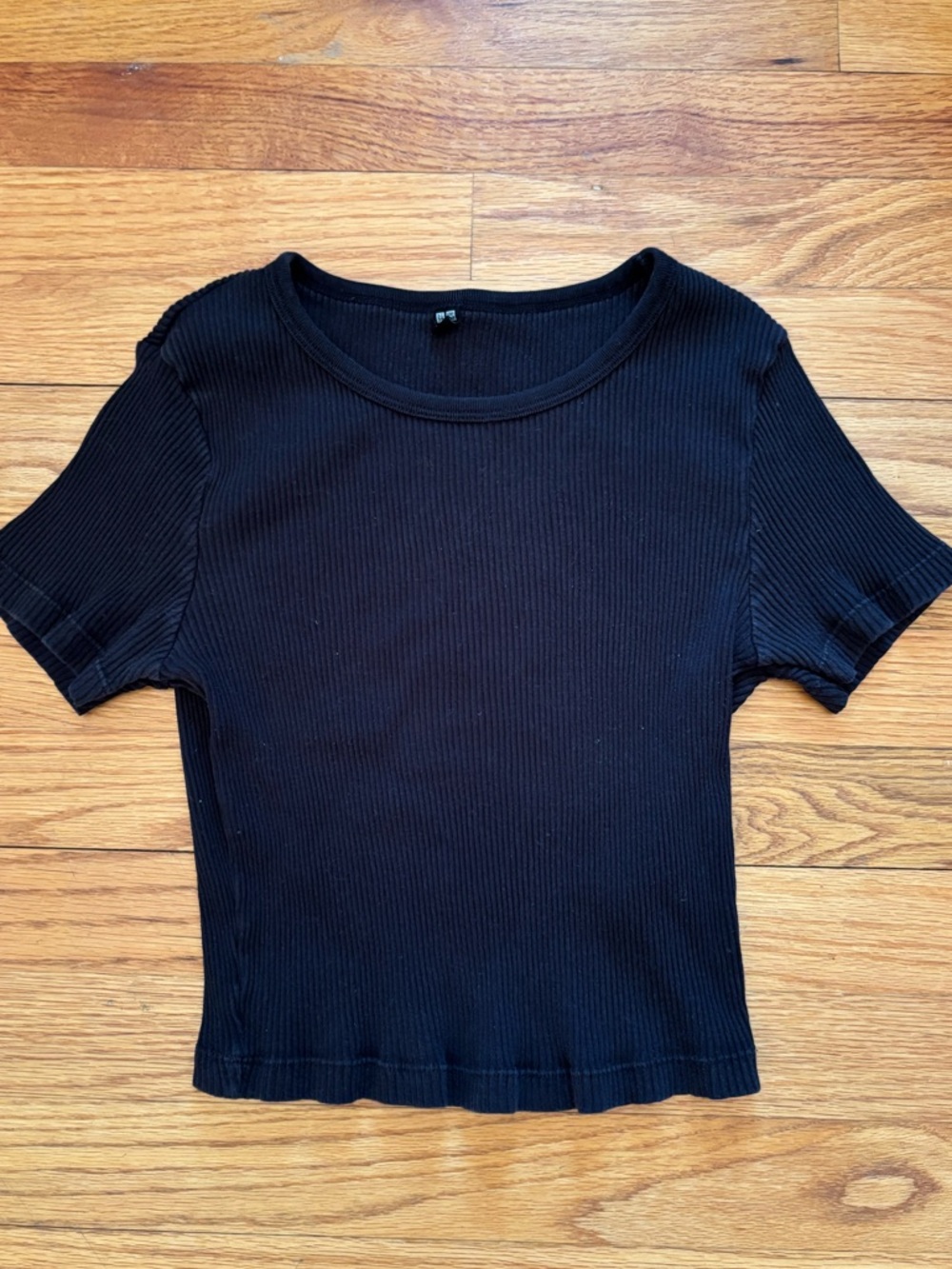 Uniqlo Women's Black Ribbed Short Sleeve Crop Top